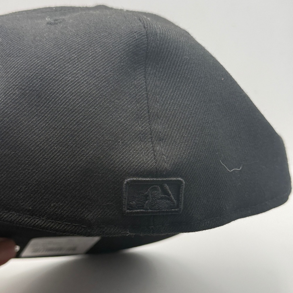 New Era 59FIFTY Toronto Blue Jays MLB Fitted Hat Black Red 7 1/2 20413762 - Picture 6 of 11